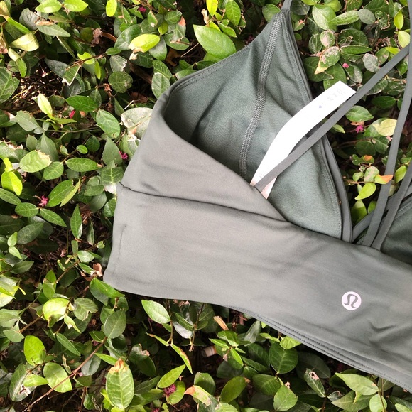 Size 10 Lululemon Pushing Limits Bra - Picture 6 of 7